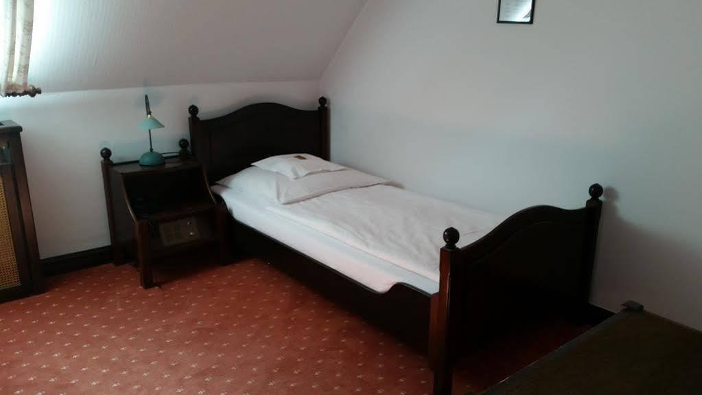 Hotel Zur Traube Moglingen Exterior foto